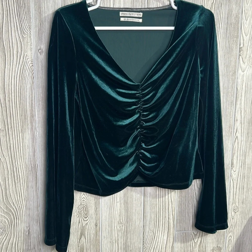 Women Urban Outfitters Green Velvet top size medium